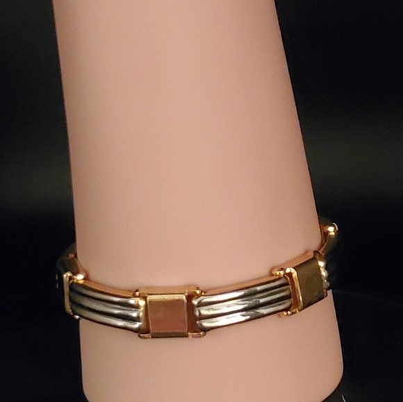 Jewelry - Vintage two-tone gold and silvertone bracelet